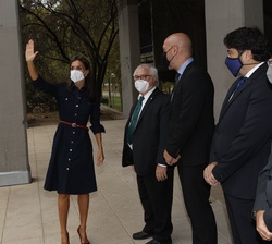 Su Majestad la Reina a su llegada a la Facultad de Ciencias de la Información de la Universidad Complutense de Madrid