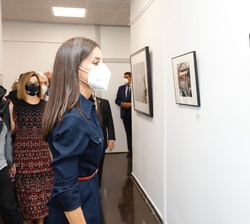 Doña Letizia durante su visita a la exposición