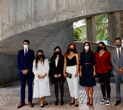 La Reina con los alumnos