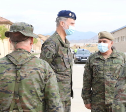Su Majestad el Rey es ercibido por el jefe de Estado Mayor del Ejército de Tierra, general de Ejército, Francisco Javier Varela Salas 