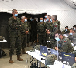 Su Majestad el Rey visita el Centro de Operaciones