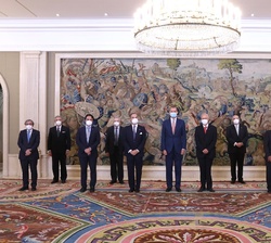 Su Majestad el Rey acompañado de la Junta Directiva de la Unión Interprofesional de la Comunidad de Madrid