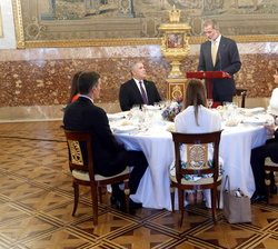 Su Majestad el Rey durante su intervención antes de dar cominzo el almuerzo