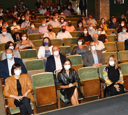 Doña Letizia en el Teatro Fernando de Rojas acompañada del resto de autoridades asistentes a la Final del Certamen de Monólogos Científicos FAMELAB ES
