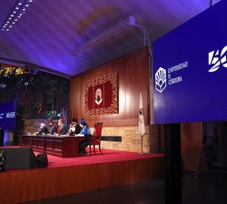 Vista general de la mesa presidencial en un momento del acto de la apertura del Curso Universitario 2021-2022