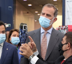 Don Felipe durante la visita