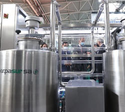Su Majestad el Rey durante su visita a la Feria “Expoliva-XX Feria Internacional del Aceite de Oliva e Industrias afines”