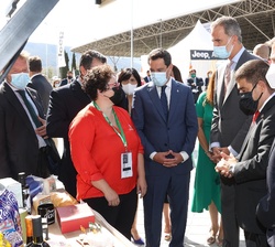 Don Felipe en la zona de exposición exterior del Salón Internacional del Aceite de Oliva - Expoliva Virgen Extra