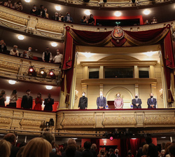 Vista general de Su Majestad la Reina Sofía en el Palco Real junto a las autoridades 