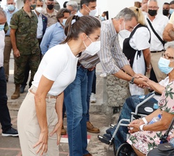 Sus Majestades los Reyes trasladan su afecto y apoyo a los afectados que se encuentran en el Acuartelamiento El Fuerte