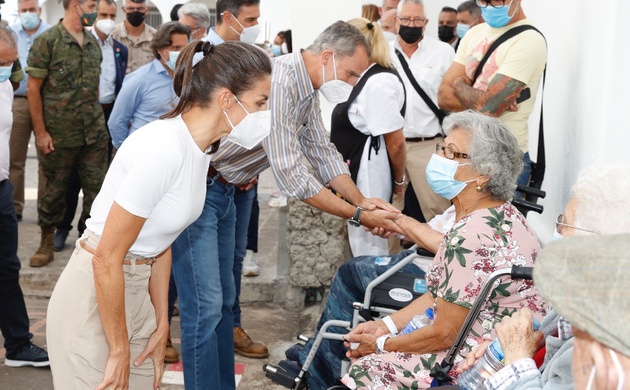 Sus Majestades los Reyes trasladan su afecto y apoyo a los afectados que se encuentran en el Acuartelamiento El Fuerte
