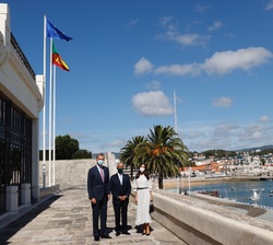 Sus Majestades los Reyes acompañados de Su Excelencia Marcelo Rebelo de Sousa, Presidente de la República Portuguesa