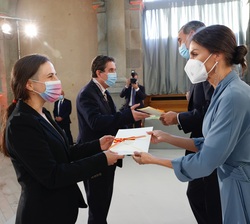Su Majestad la Reina entrega el Premio Nacional de Literatura, en su modalidad Narrativa 2019 a Doña Cristina Morales