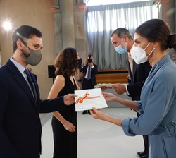Su Majesatd la Reina entrega el Premio Nacional de Literatura, en su modalidad Poesía Joven "Miguel Hernández" 2019  a Don Xaime Martínez