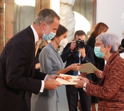 Su Majestad el Rey entrega el Premio Nacional a la Obra de un Traductor 2018 a Doña Carmen Gauger