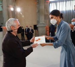 Su Majesad la Reina entrega el Premio Nacional de Ilustración 2019 a Don Paco Giménez