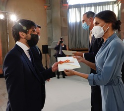 Su Majestad la Reina entrega el Premio Nacional de Danza 2019, en su modalidad de Creación a Don Valeriano Paños, bailarín, coreógrafo y confundador d
