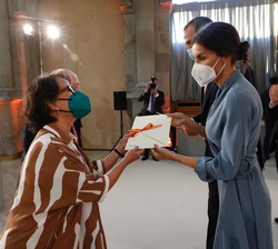 Su Majestad la Reina entrega el Premio Nacional de Restauración y Conservación de Bienes Culturales 2019 a Doña Elisa Mora, restauradora de pintura de