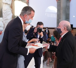 Su Majestad el Rey entrega el  Premio Nacional de Restauración y Conservación de Bienes Culturales 2018 a Don José María Pérez "Peridis"