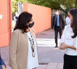 Su Majestad la Reina recibe el saludo de  la presidenta de la Comunidad Autónoma de La Rioja, Concepción Andreu
