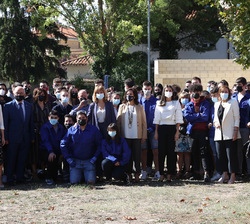 Doña Letizia junto a los alumnos y profesores del centro