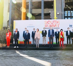 Don Felipe con los responsables del “South Summit 2021”
