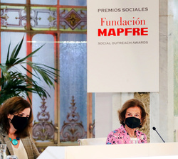 Su Majestad la Reina Doña Sofía durante las palabras de bienvenida del presidente del Grupo Mapfre y de su Fundación