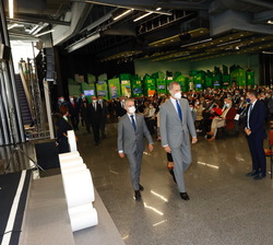 Su Majestad el Rey a su entrada al salón de actos del Palacio de Congresos y de la Música Euskalduna Jauregia