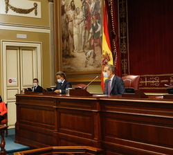 Su Majestad el Rey abre la sesión