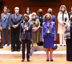Doña Sofía acompañada por los miembros del Círculo Internacional de la Escuela Superior de Música Reina Sofía