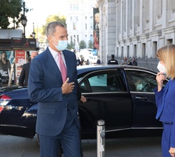 Su Majestad el Rey a su llegada al Banco de España