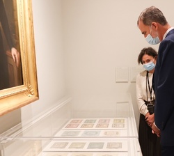 Don Felipe durante la visita a la exposición “2328 reales de vellón. Goya y los orígenes de la Colección Banco de España”