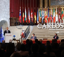 Su Majestad el Rey dirige unas palabras tras la entrega del “Premio Europeo Carlos V” a la Canciller de la República Federal de Alemania, 