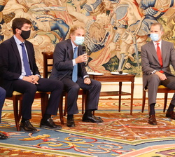 Su Majestad el Rey durante la audiencia a una representación de los participantes en la X edición del Congreso “International Qualilty Tourism F