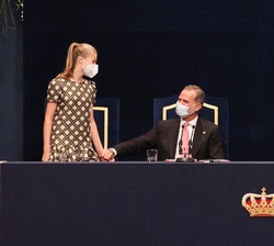 La Princesa de Asturias recibe el cariño y la aprobacion de sus padres los Reyes