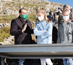 La Princesa de Asturias y su hermana la Infanta Doña Sofía en el mirador