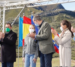 Doña Leonor tras su intervención junto a sus padres, los Reyes y su hermana Doña Sofía