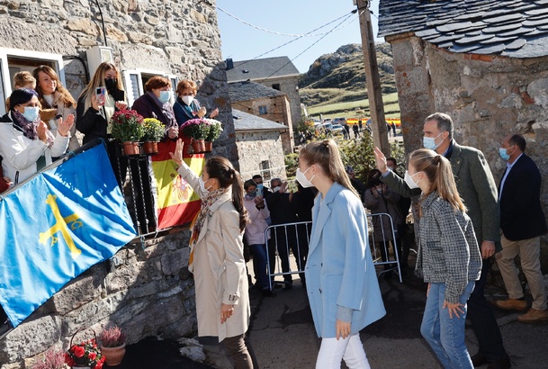 Recorrido de la Familia Real por las calles de Santa María del Puerto