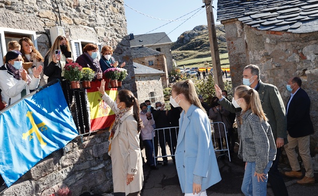 Recorrido de la Familia Real por las calles de Santa María del Puerto