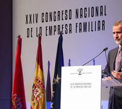 Su Majestad el Rey durante su intervención en el Congreso Nacional de la Empresa Familiar
