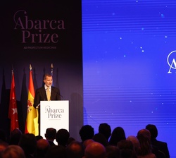 Su Majestad el Rey durante su intervención en la entrega de la I Edición del Premio Internacional de Ciencias Médicas Doctor Juan Abarca