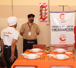 Doña Letizia en el Taller de Restauración dentro de la Escuela Taller de Encarnación (República del Paraguay) 