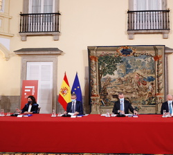 Don Felipe inicia la Reunión del Patronato de la Fundación pro-RAE