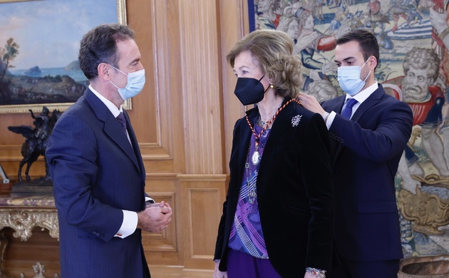 Doña Sofía recibe la Medalla de Oro de la Asociación Dignidad y Justicia