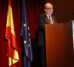 El catedrático de universidad en el Departamento de Sociología de la Universidad Autónoma de Madrid, Cristobál Torres, que leyó la del premiado de 202
