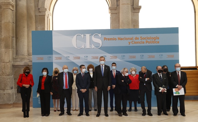 Su Majestad el Rey junto a con autoridades, jurado y premiados 