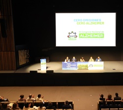 Vista general del auditorio durante la ponencia Plenaria “Mesa de diálogo PEPA-Panel de Expertos de personas con Alzheimer"