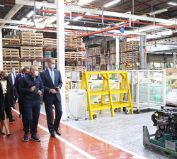 Su Majestad el Rey visita el Taller acompañado por las autoridades y personal responsable