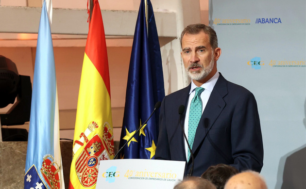 Su Majestad el Rey durante su intervención en el almuerzo conmemorativo por el 40º aniversario de la Confederación de Empresarios de Galicia