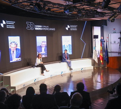 Vista general del auditorio durante el panel “Desafíos de la Comunidad Iberoamericana de Naciones” moderado por la exsecretaria general Ib